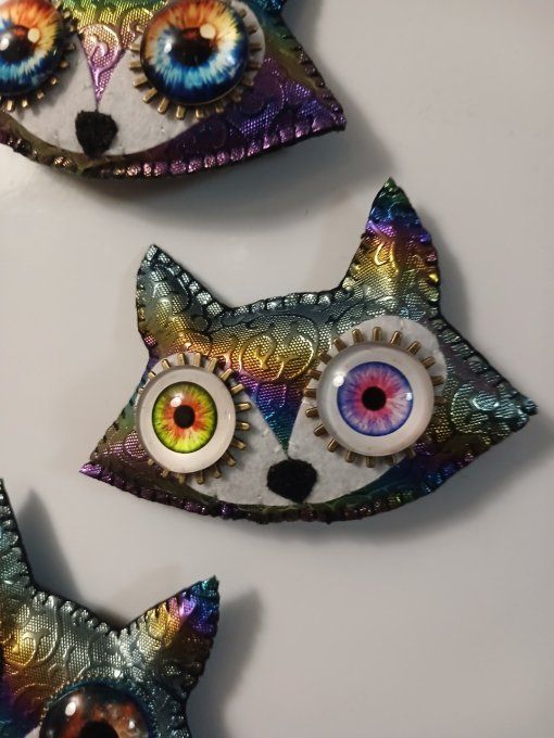 Magnet renard multicolor qui fait rêver. Yeux bicolores.