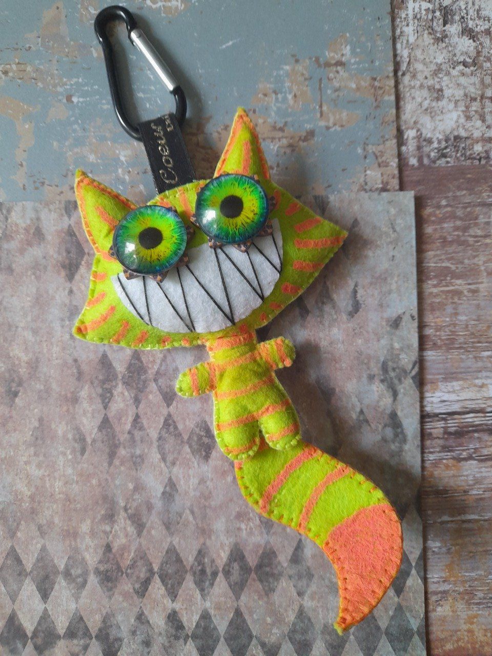 Chat-monstre porte-clef décoration vert tigré - Coeurdelunecreation